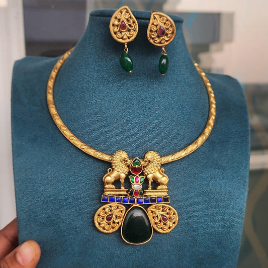 Simha- jadau kundan pendant hasli