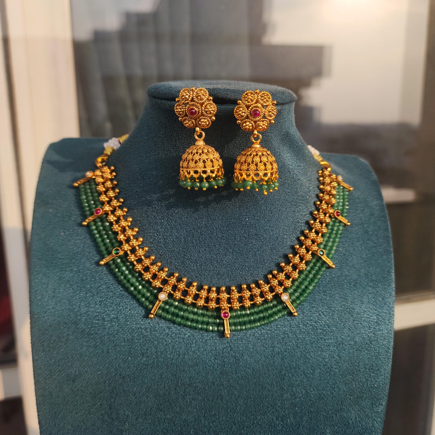 Devya -green crstals antique nectset