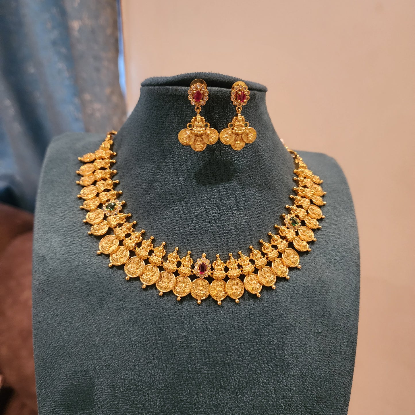 Lakshmi kasu neckset with pink and green stones