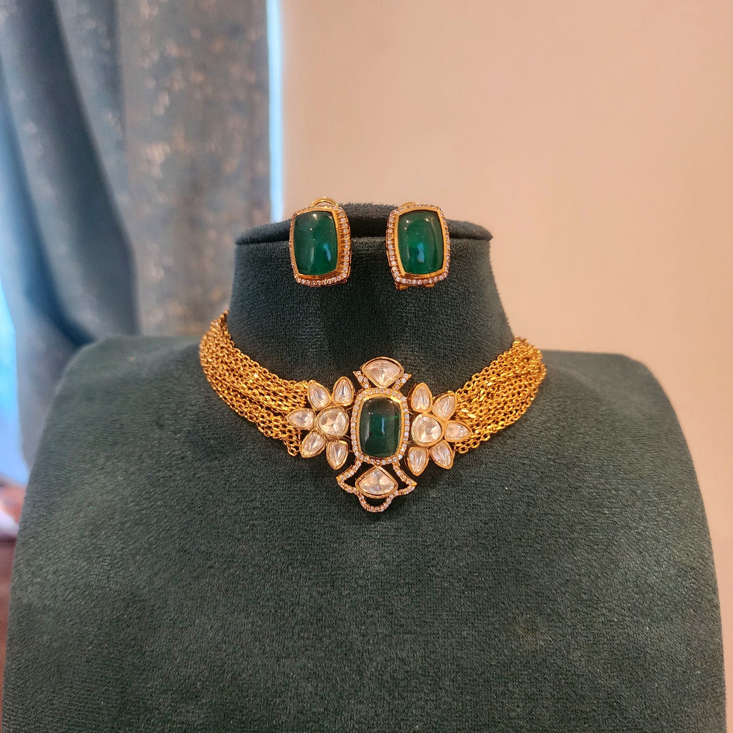 Sunanda - choker with doublet and polki