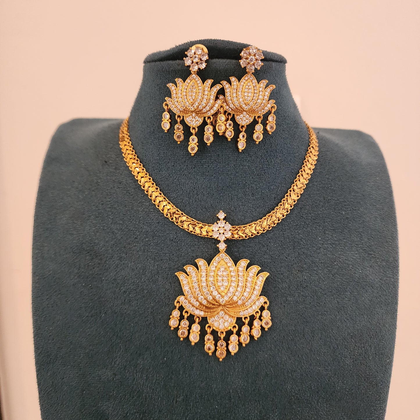 Lotus antique gold plated attigai