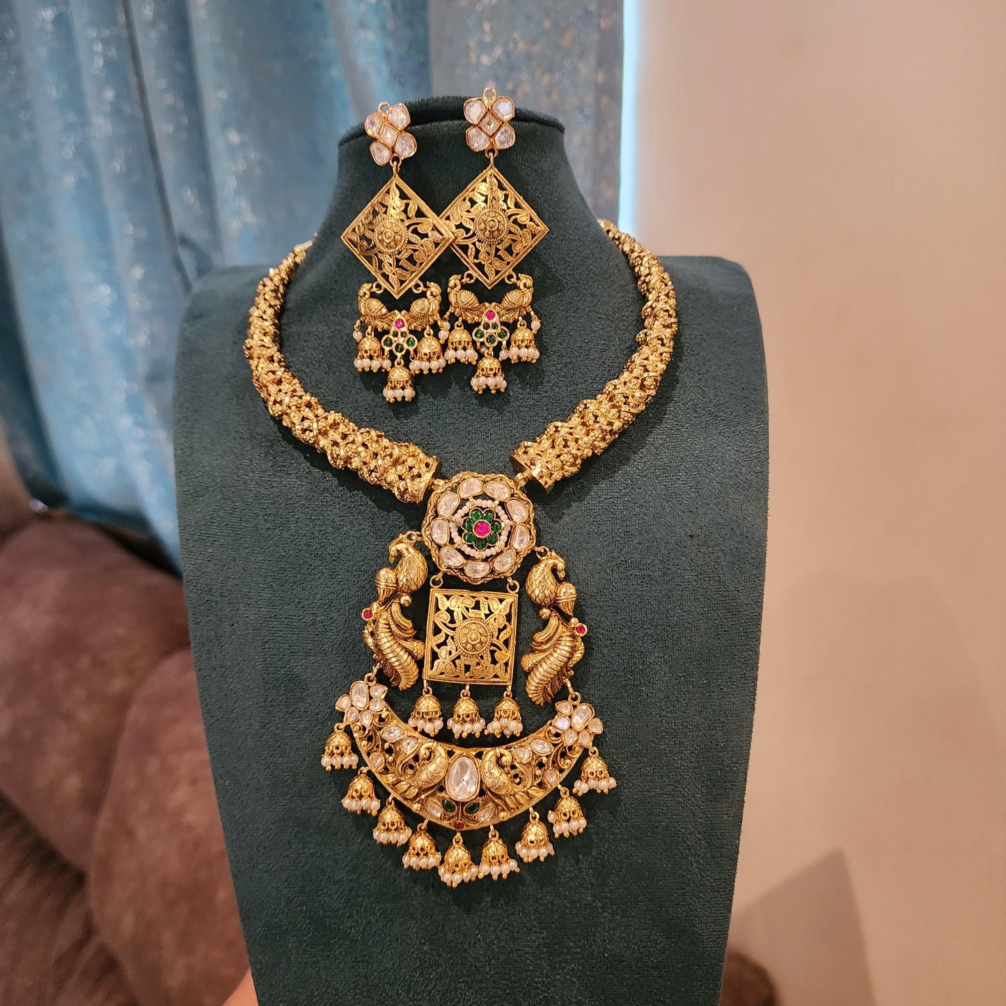 Peacock heritage hasli