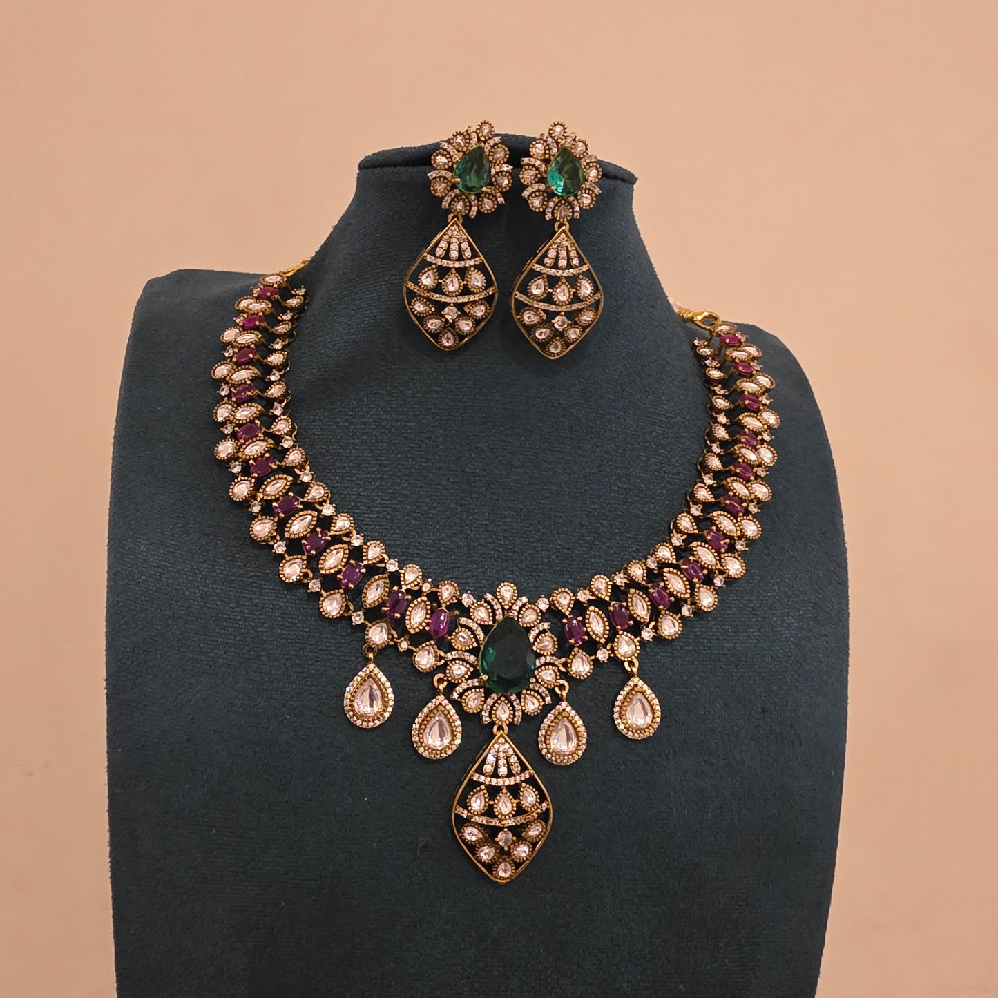Mandakini victorian setting