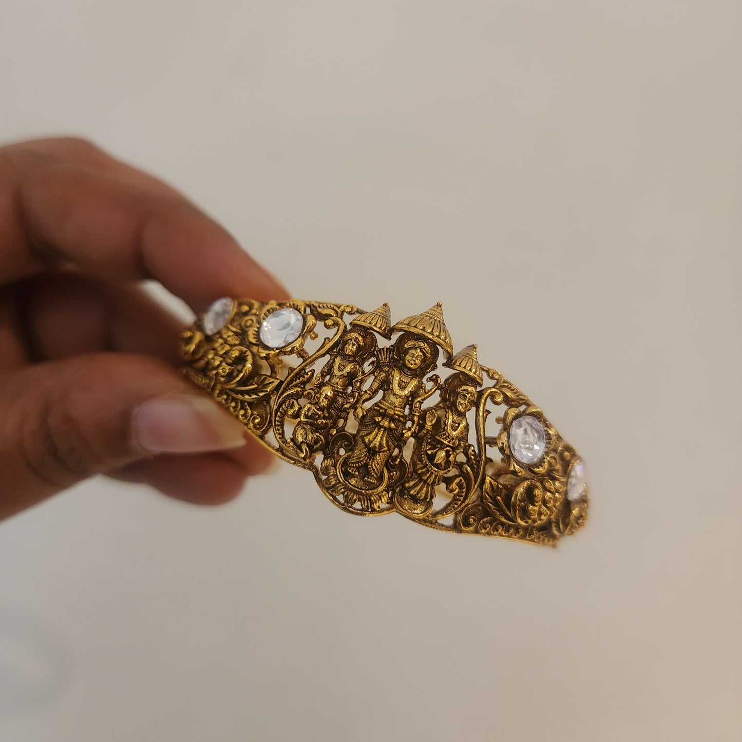 Nakshi ramparivar bracelet with scew type