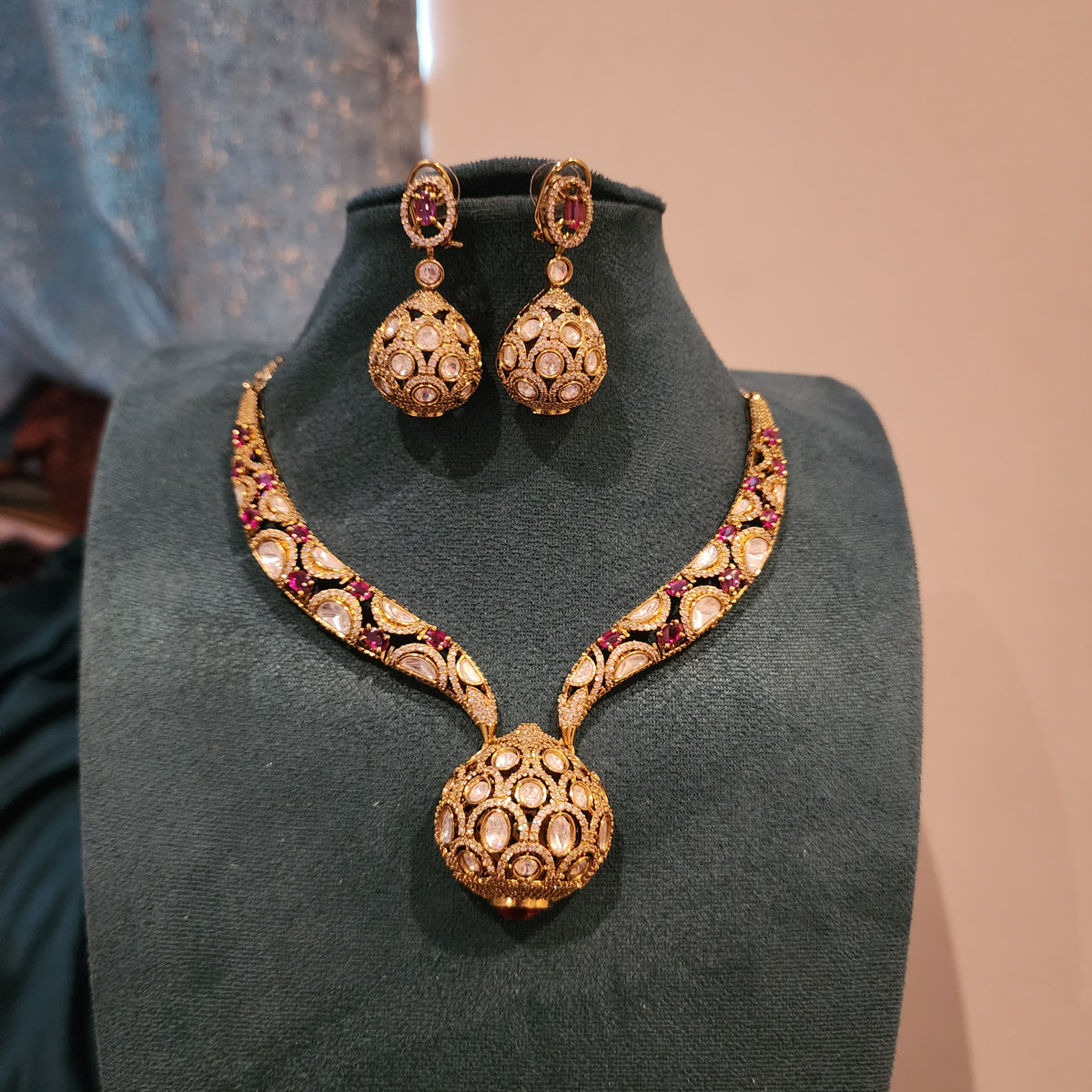 Thitli- moissanite and monalisa stones hasli