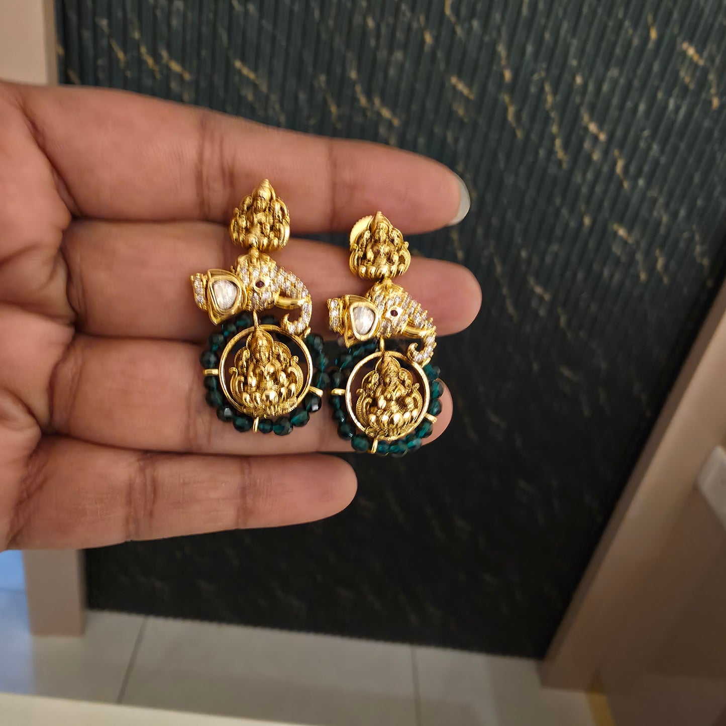 Lakshmi and elephant motifs moissanite bottumala