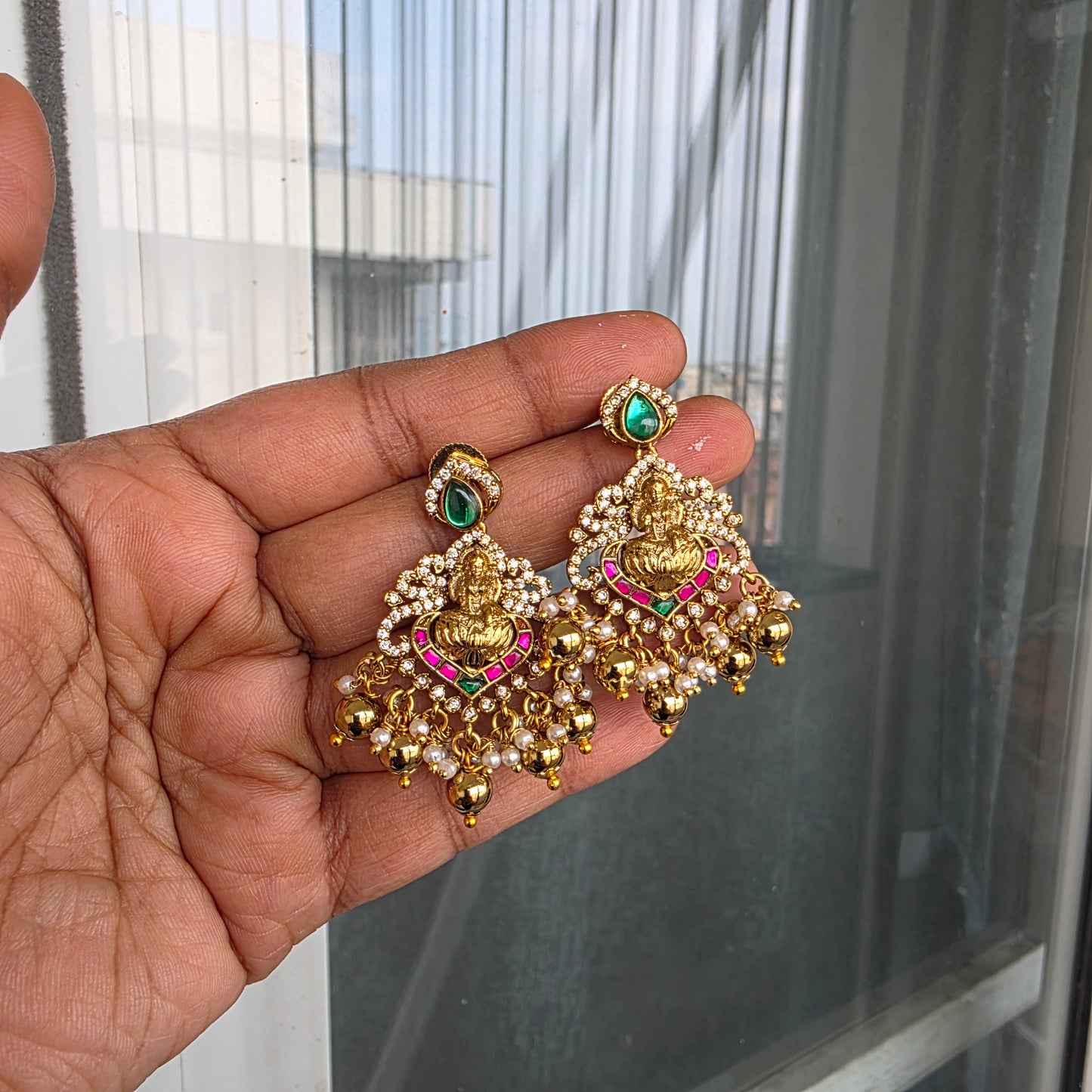 Ratnapriya- antique jadau and moissanite neckset