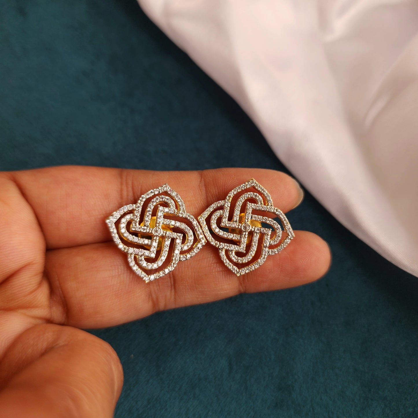Rangoli 1 pendant set with twisted chain
