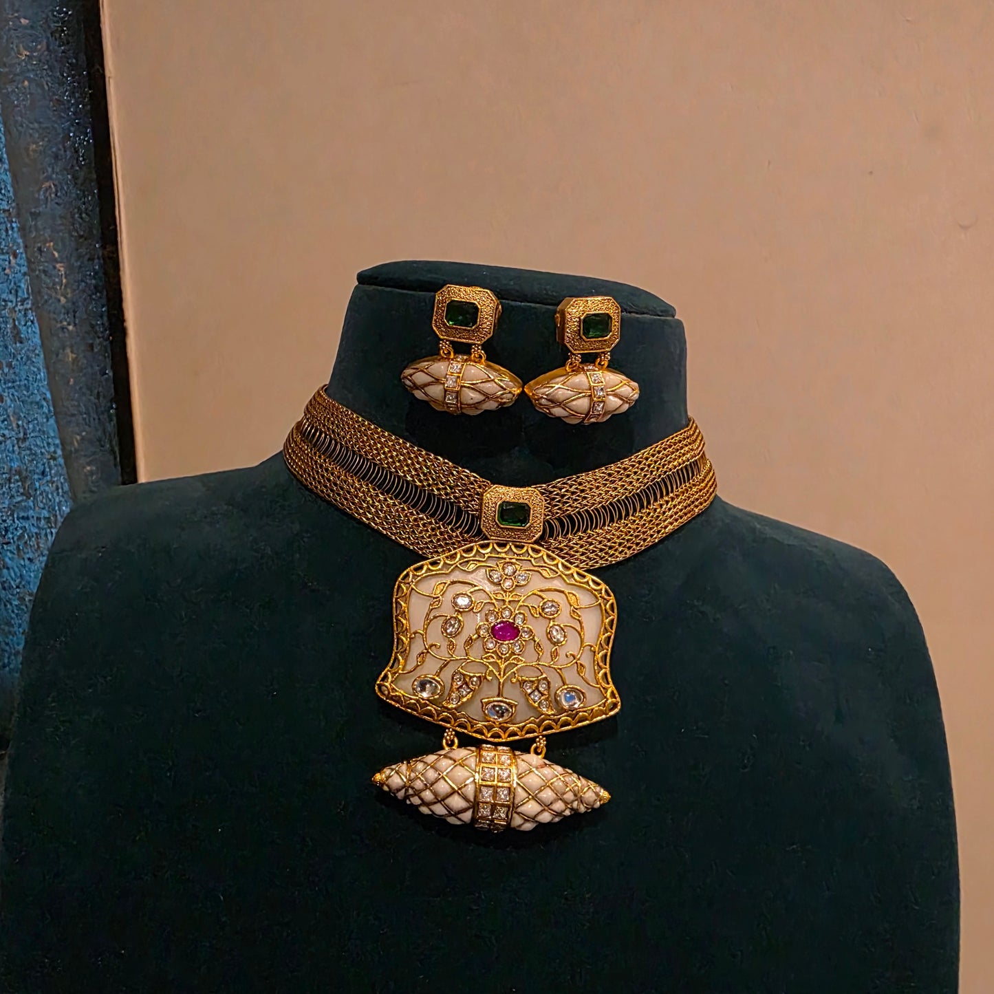 Thatva- inlay work with jadau details neckset