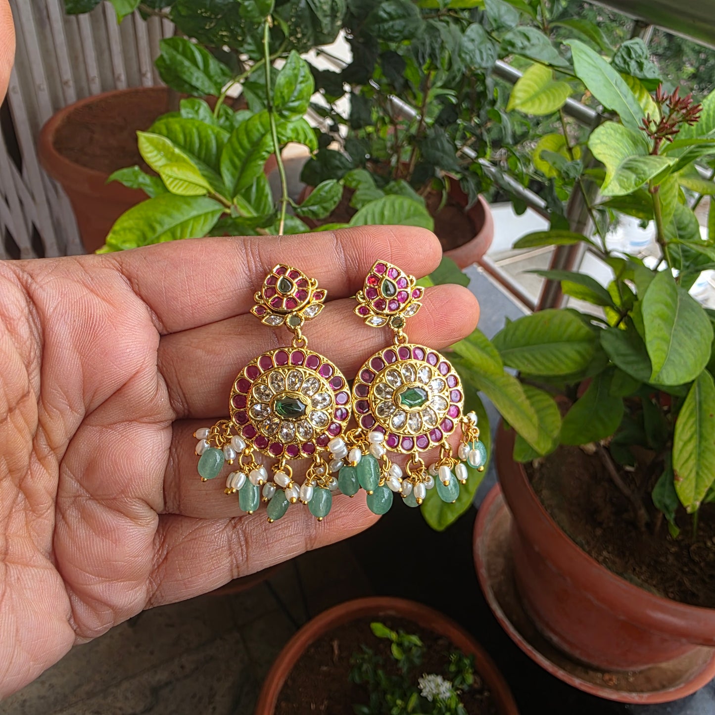 Advithiya- kemp stone choker