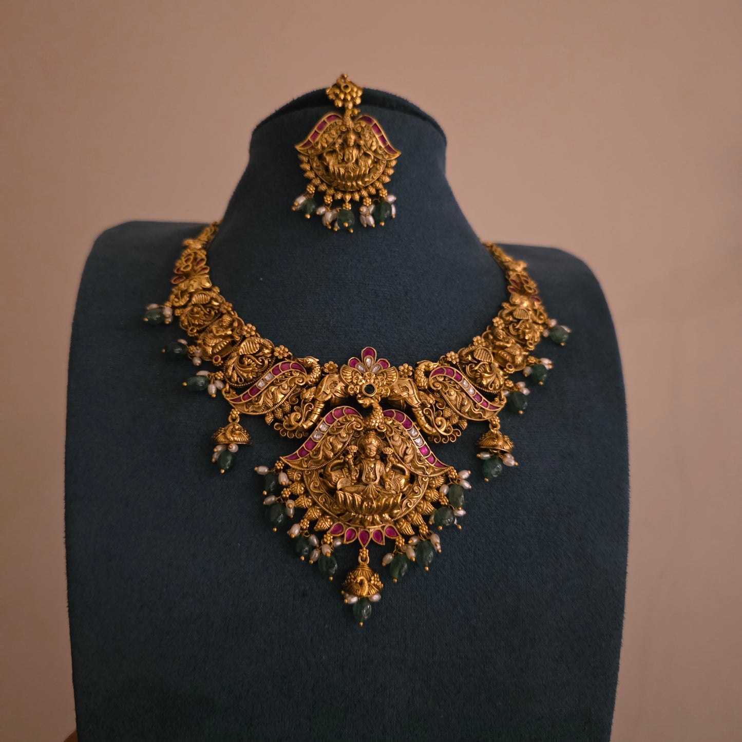 Varapradha- nakshi jadau neckset