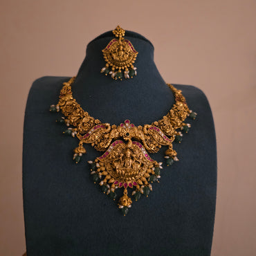 Varapradha- nakshi jadau neckset