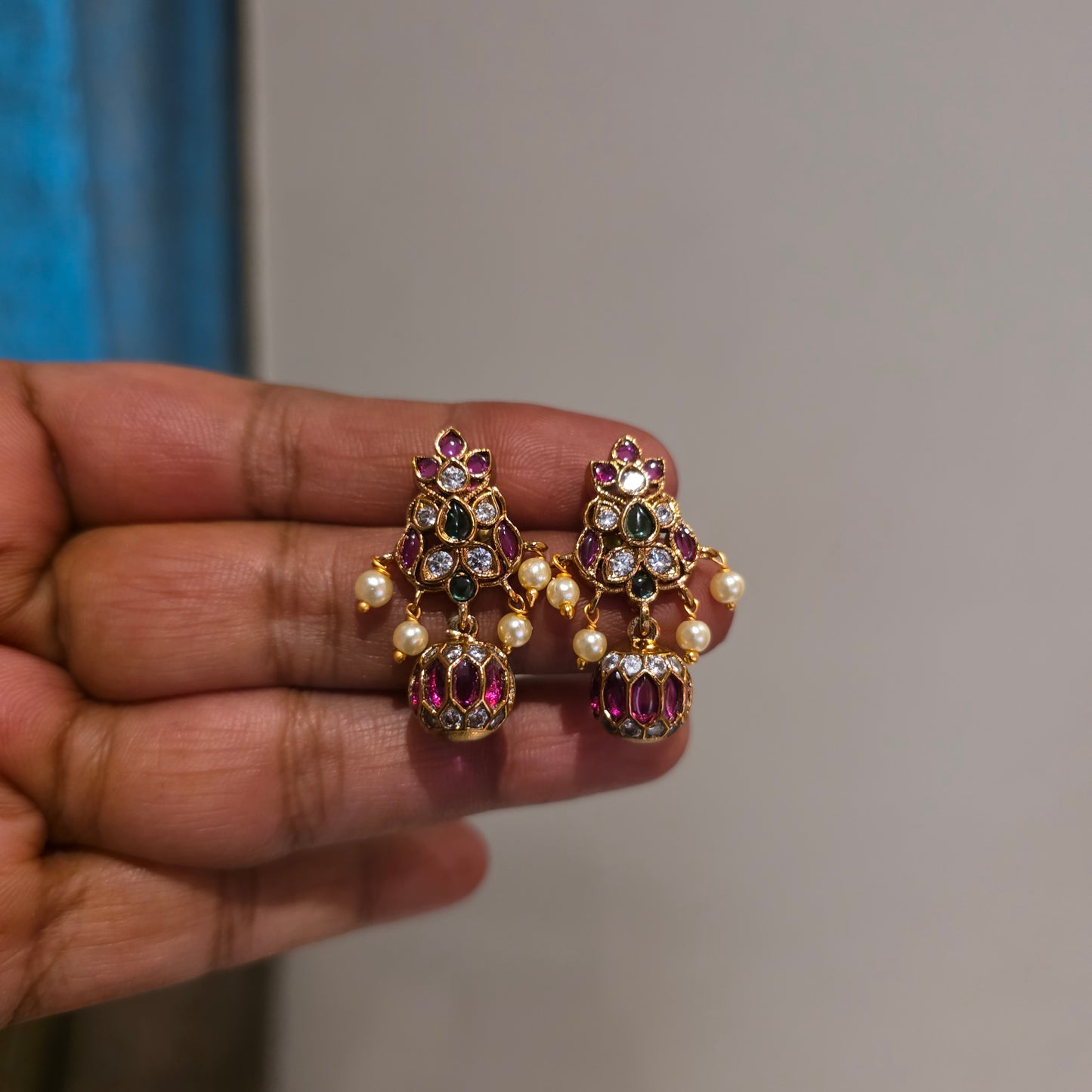 Kundali- kemp stone earrings