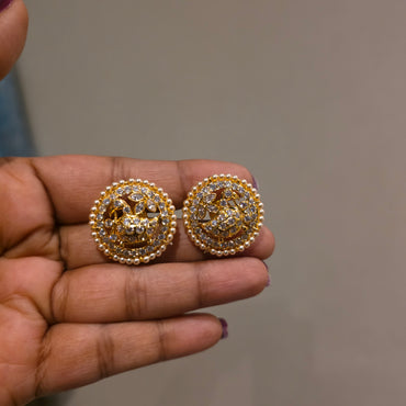 Morika- ad studs with pearl detailing