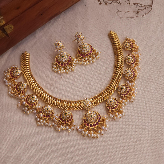 Jalebi neckset with kempstone chand motifs