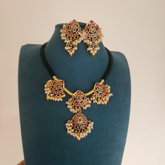 Sampradayini- black thread neckset