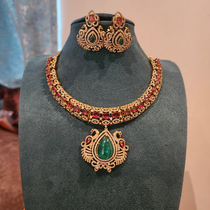 Divya- victorian hasli with doublet pendant