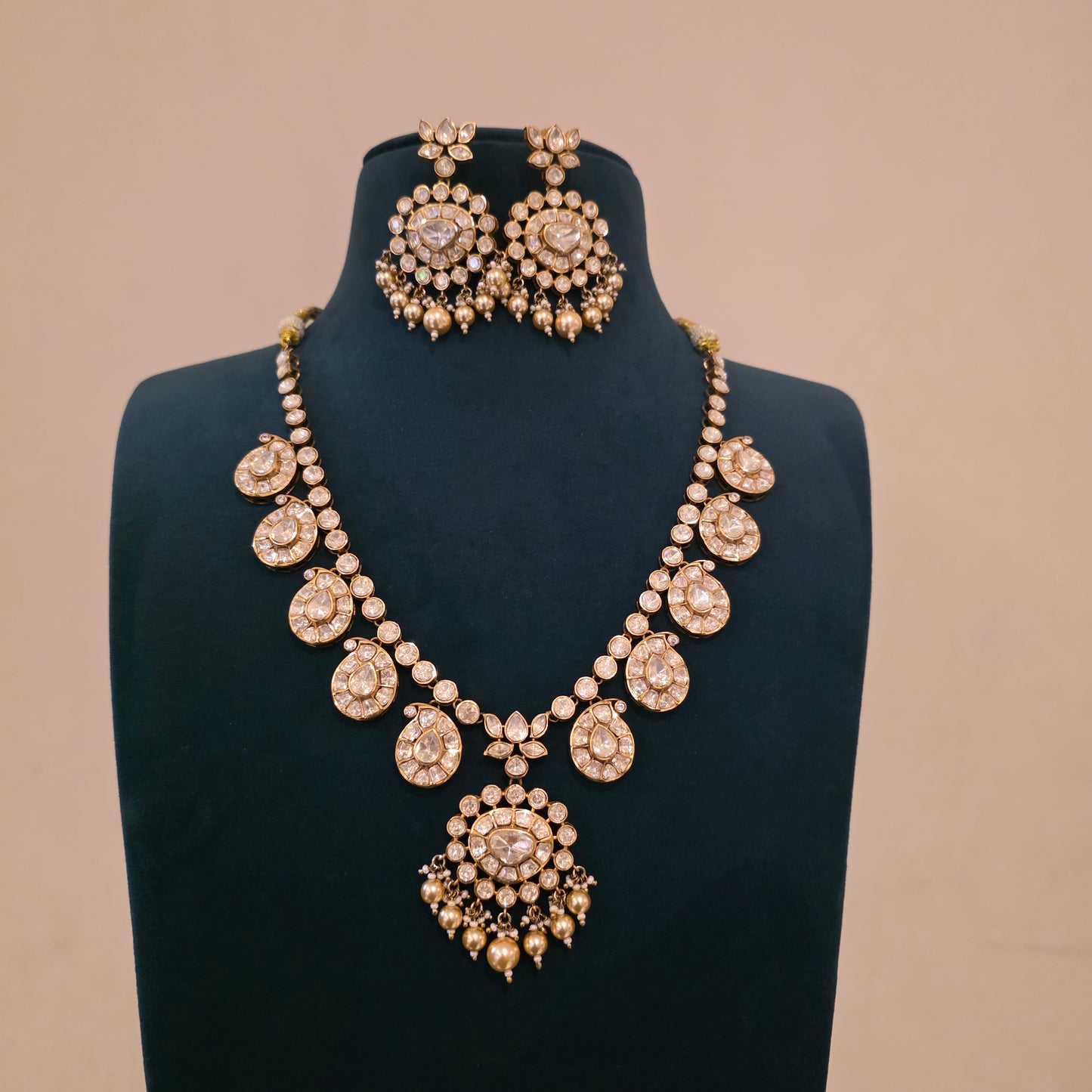 Tanmayi-polki neckset