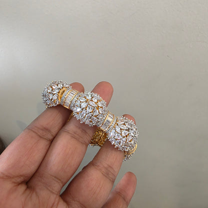 Openable zircon bracelet