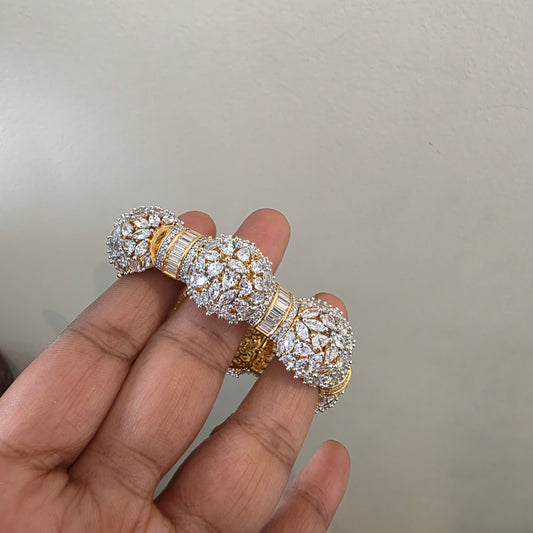 Openable zircon bracelet
