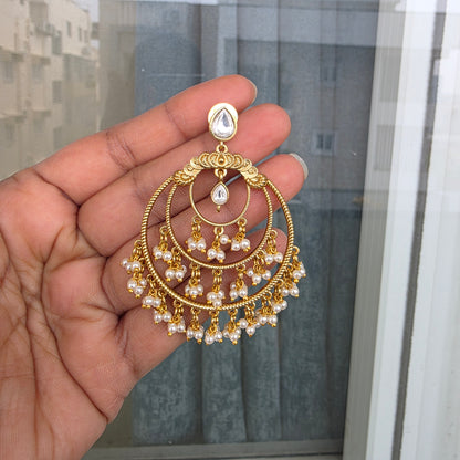 Concentric circle pearl hanging