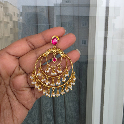 Concentric circle pearl hanging