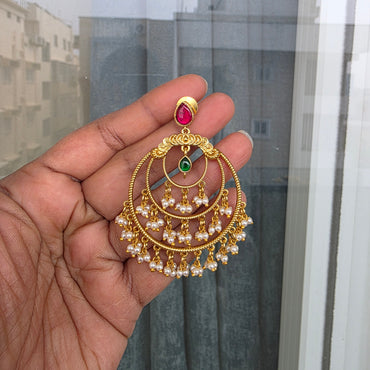 Concentric circle pearl hanging