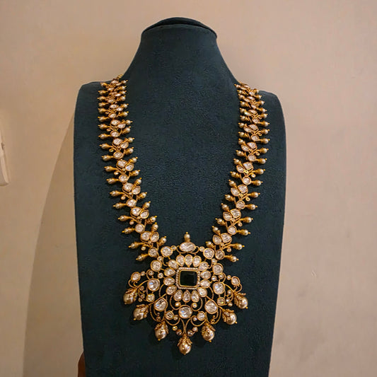 Mallepuvu-Moissanite and swaroski pearl neckset