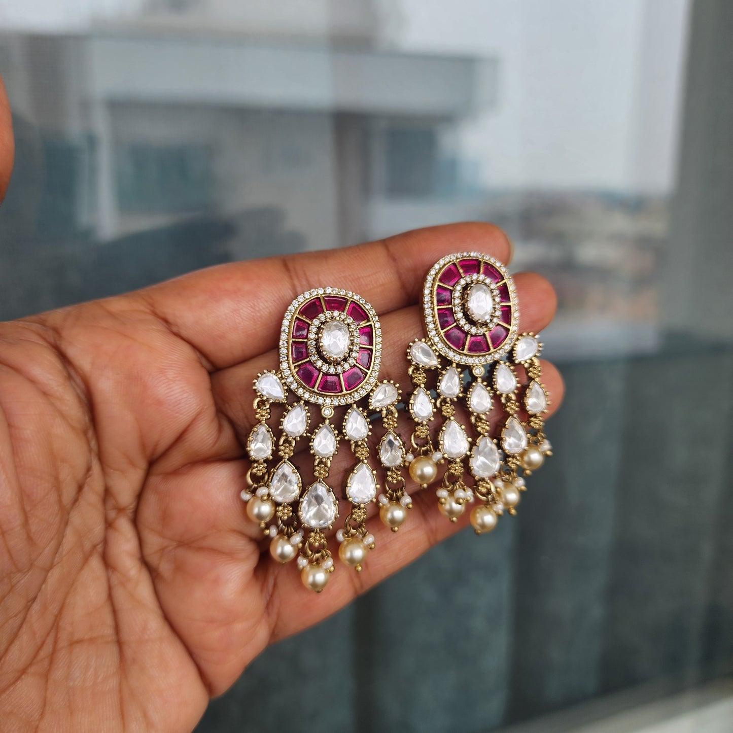 Oval jadau stud with moissanite layer hangings