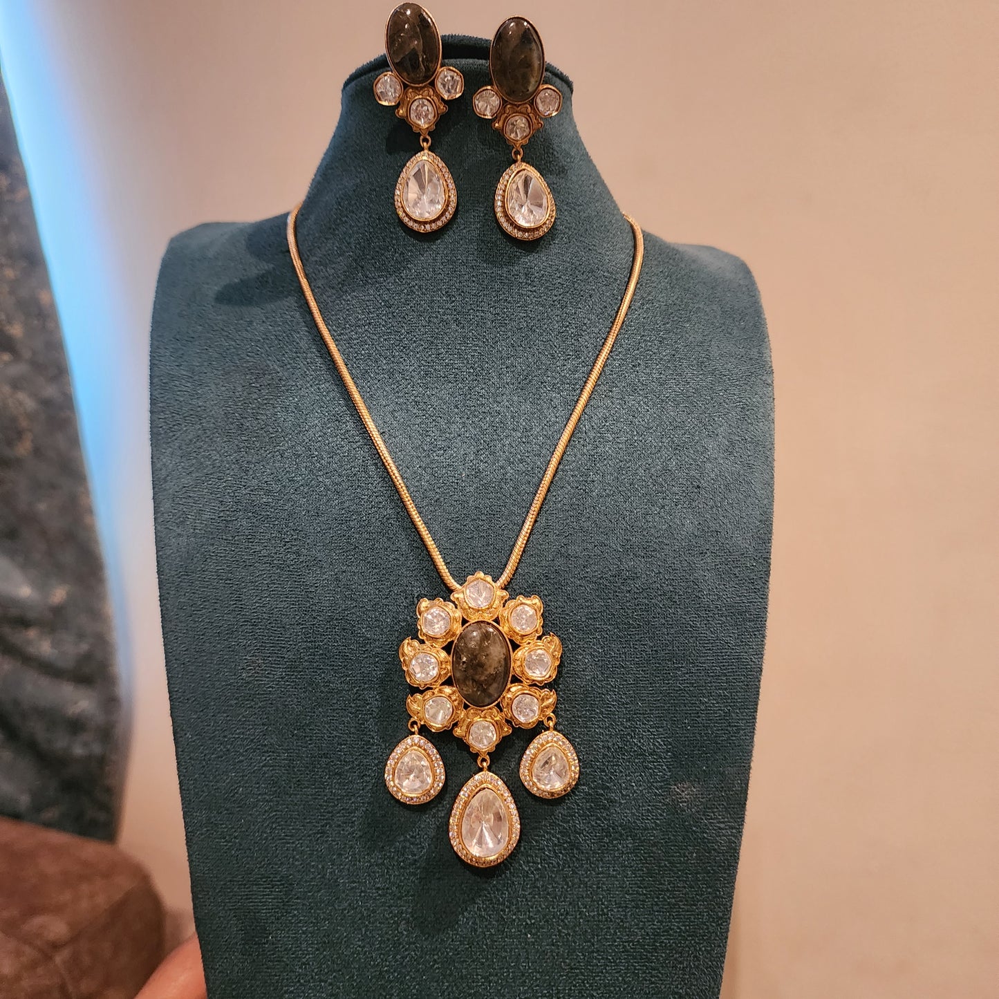 Labradorite and polki pendant set with earrings