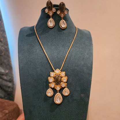 Labradorite and polki pendant set with earrings