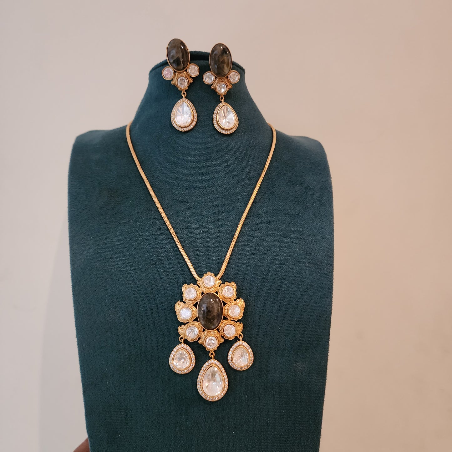 Labradorite and polki pendant set with earrings
