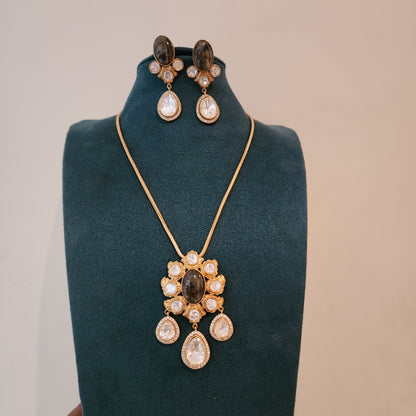 Labradorite and polki pendant set with earrings