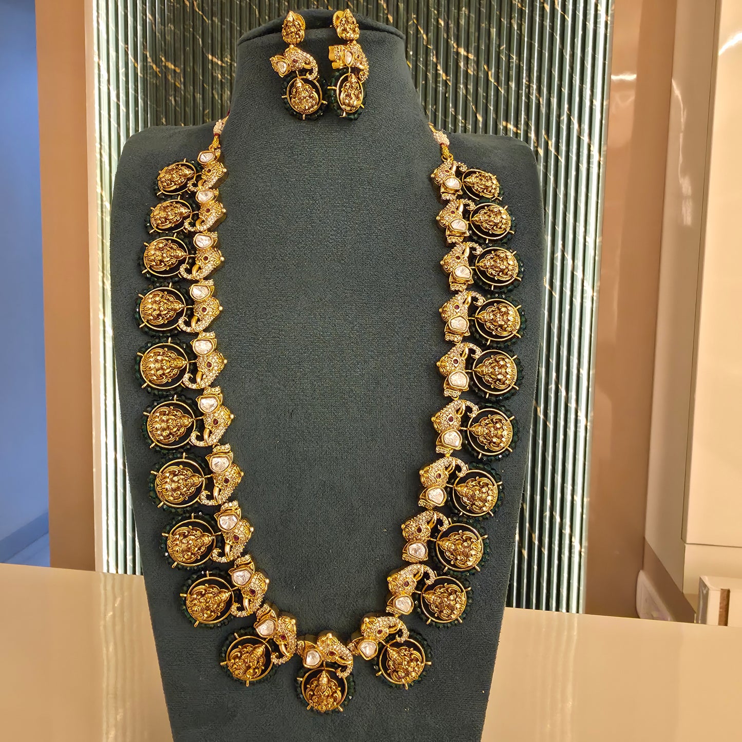 Lakshmi and elephant motifs moissanite bottumala
