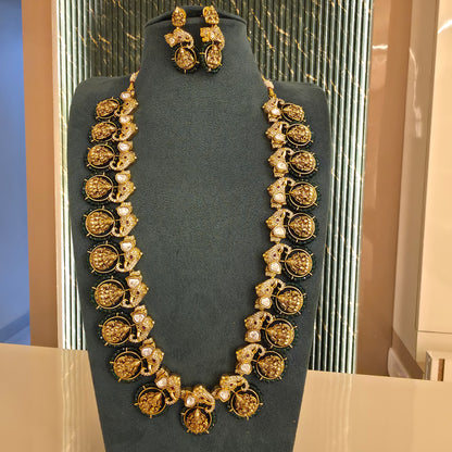 Lakshmi and elephant motifs moissanite bottumala