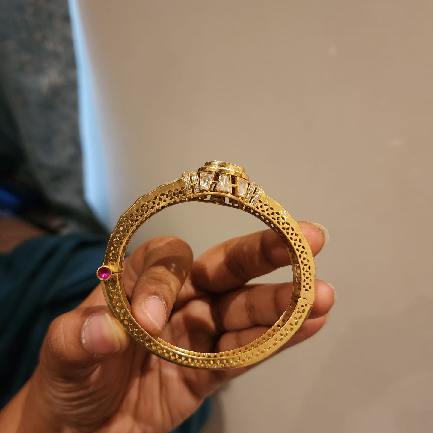 Kira- polki openable bracelet