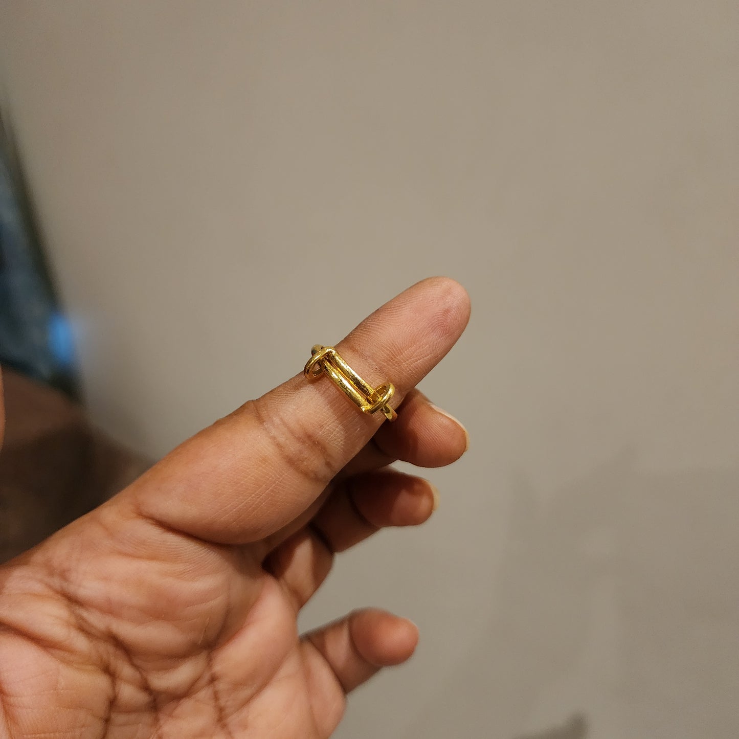 Oval shaped polki finger ring