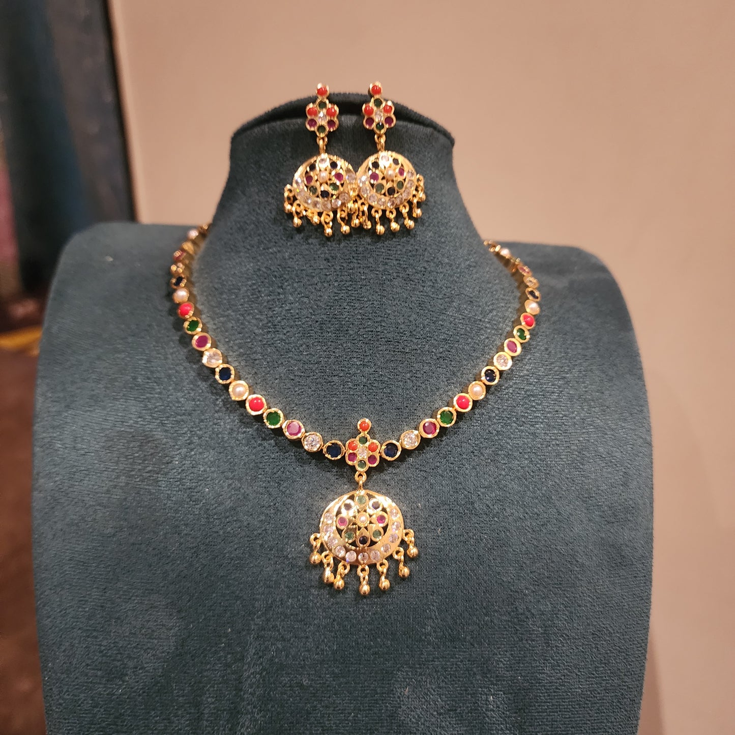 Navarantan vintage stone attigai