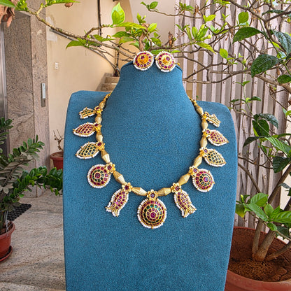 Hemangi- vinatge antique gold kemp neckset