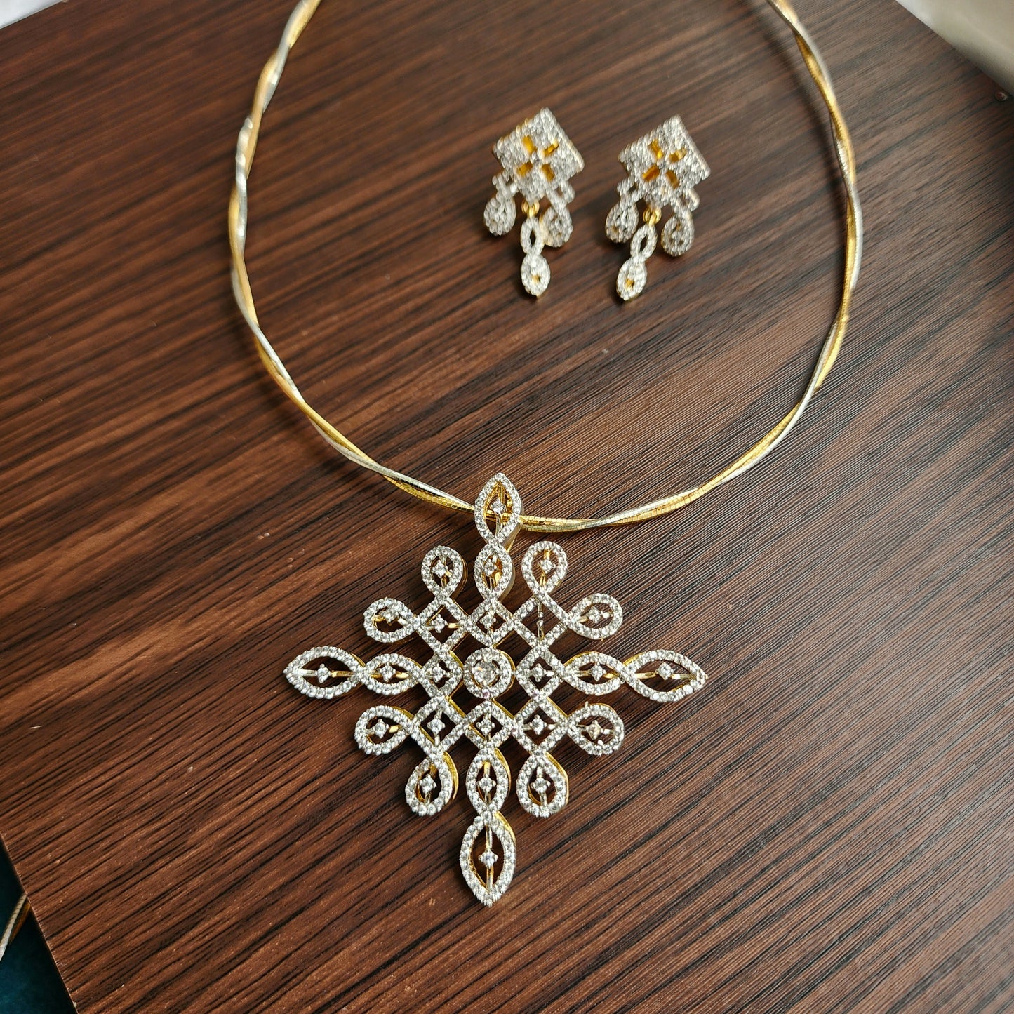 Rangoli design 3 pendant set with  twisted chain