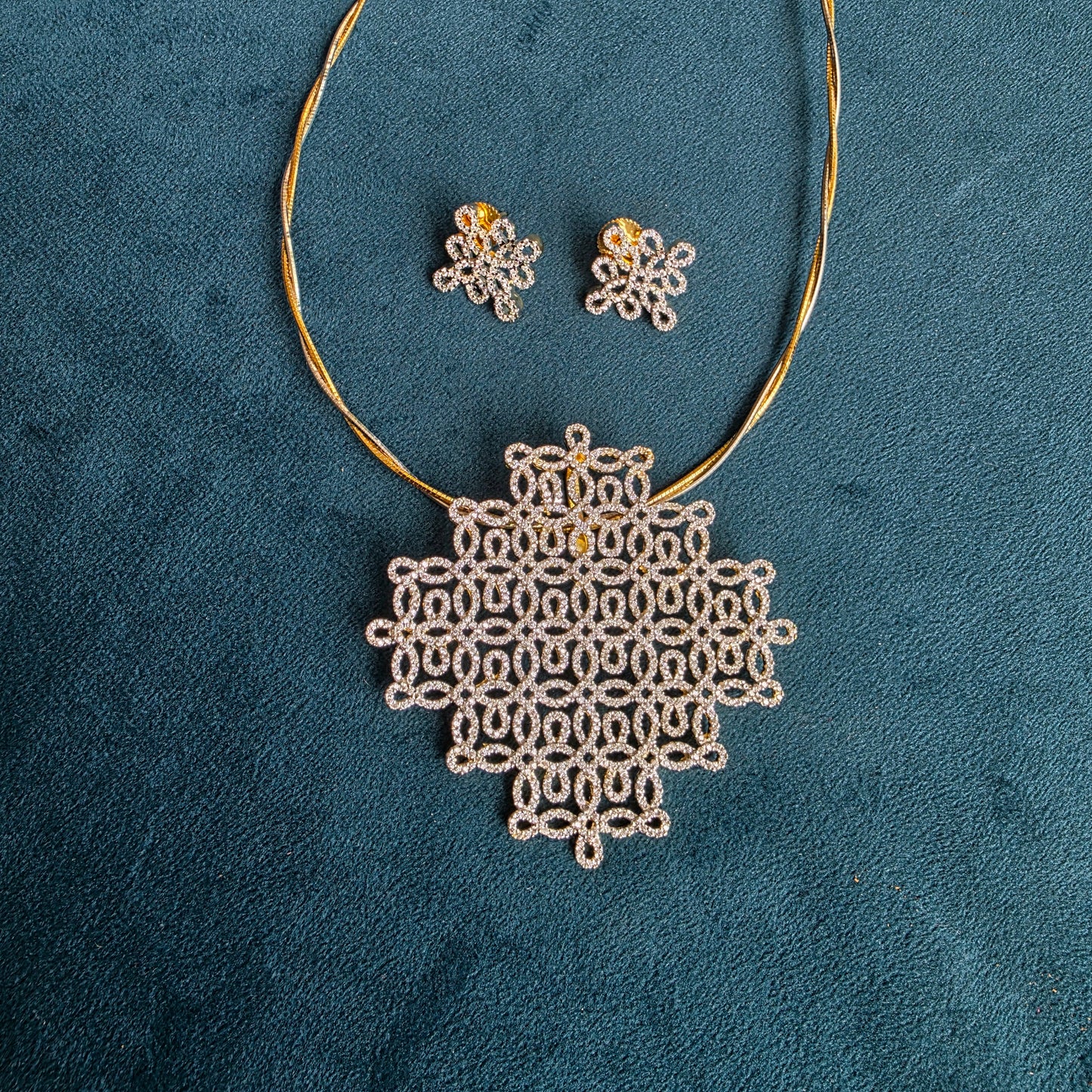 Rangoli design 4 pendant set with twisted chain