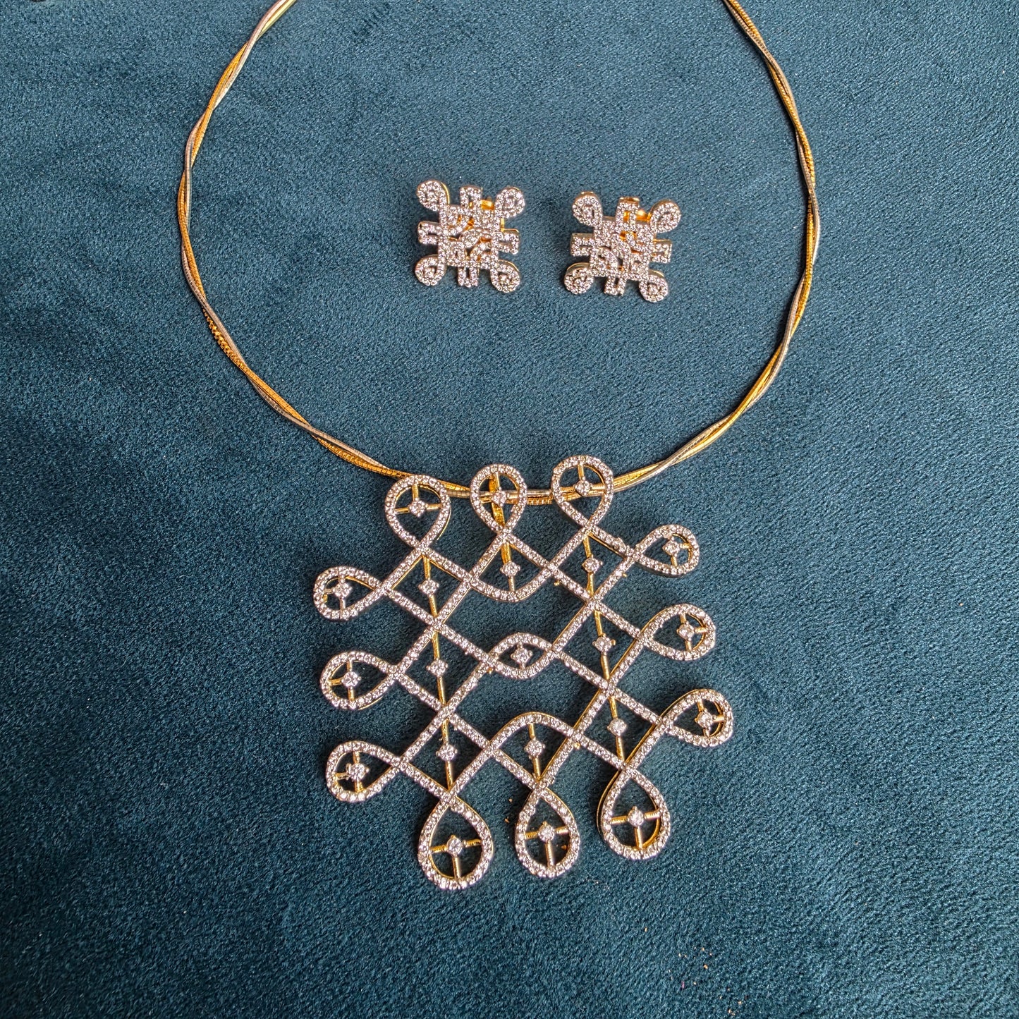 Rangoli design 2 pendant set with twisted chain
