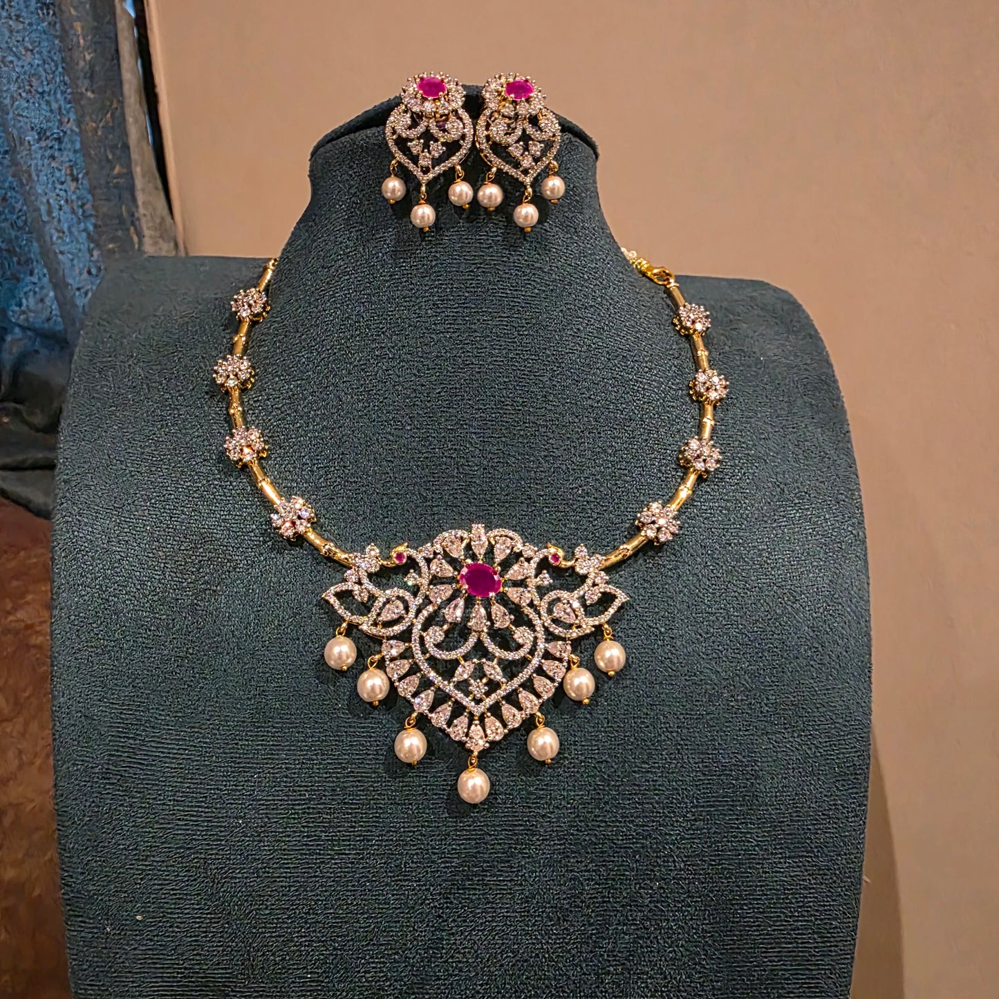 Kamala- ad flexible hasli with earrings
