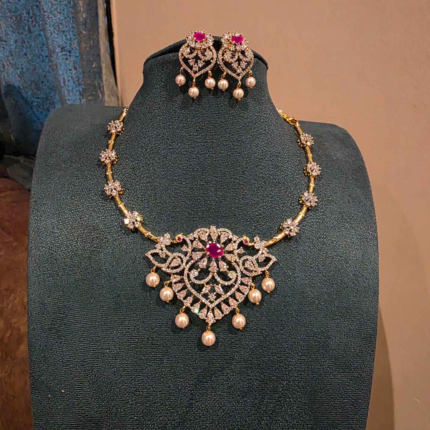Kamala- ad flexible hasli with earrings