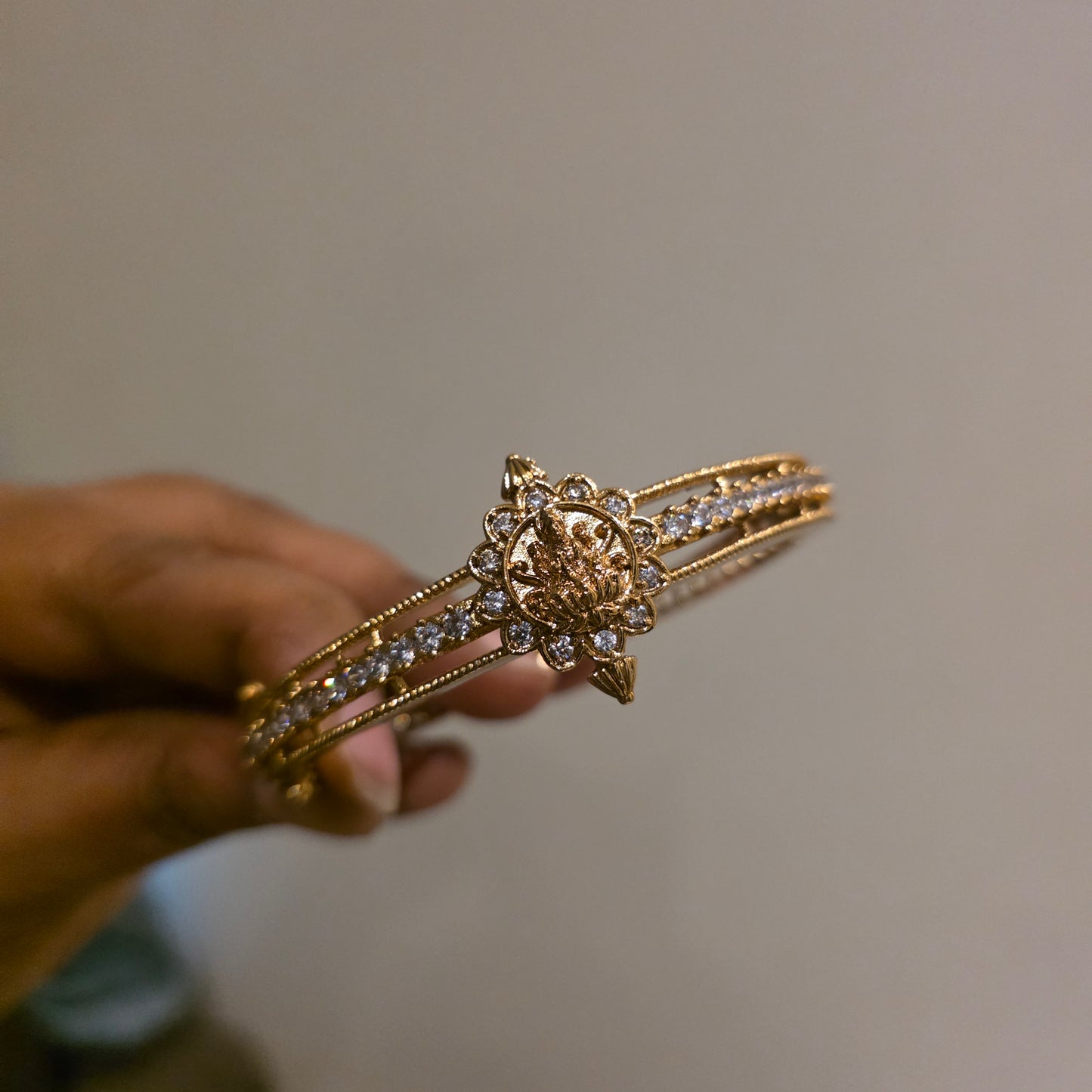 Padamapriya- openable kada