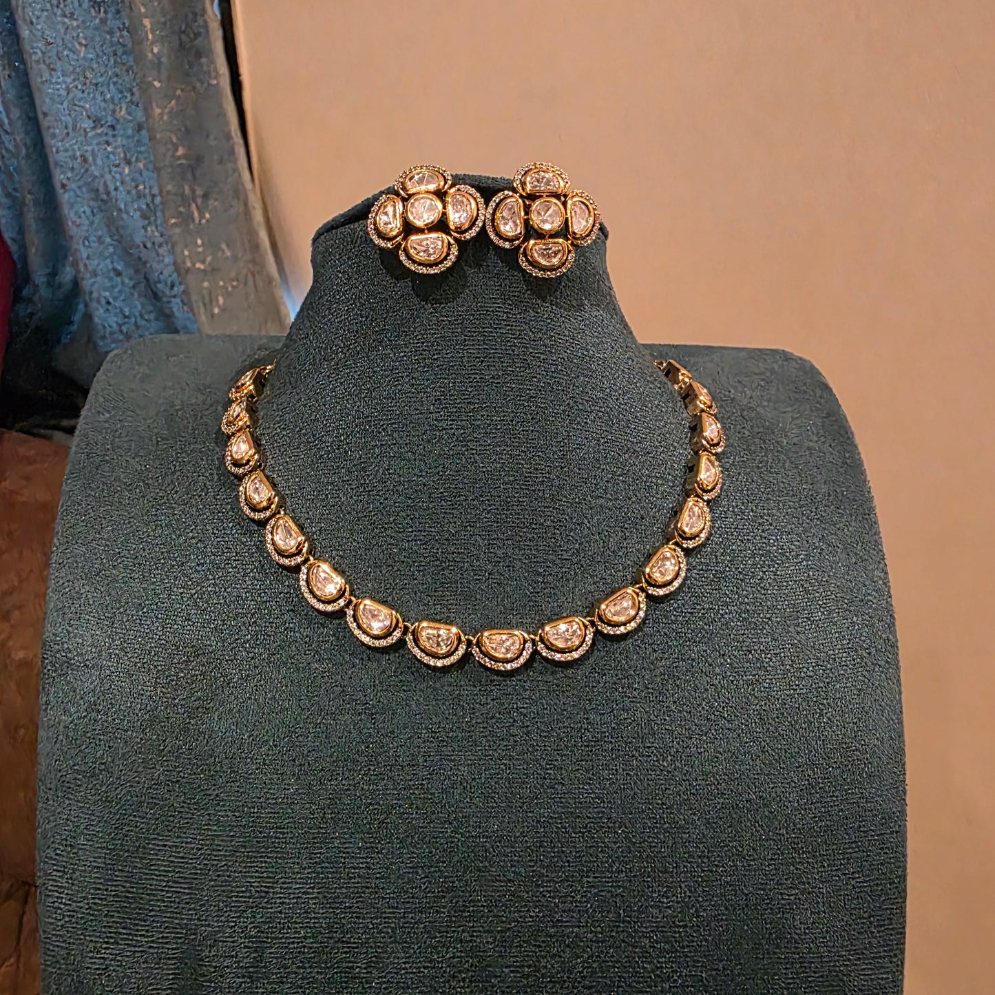 Srimukhi- polki minimal neckset
