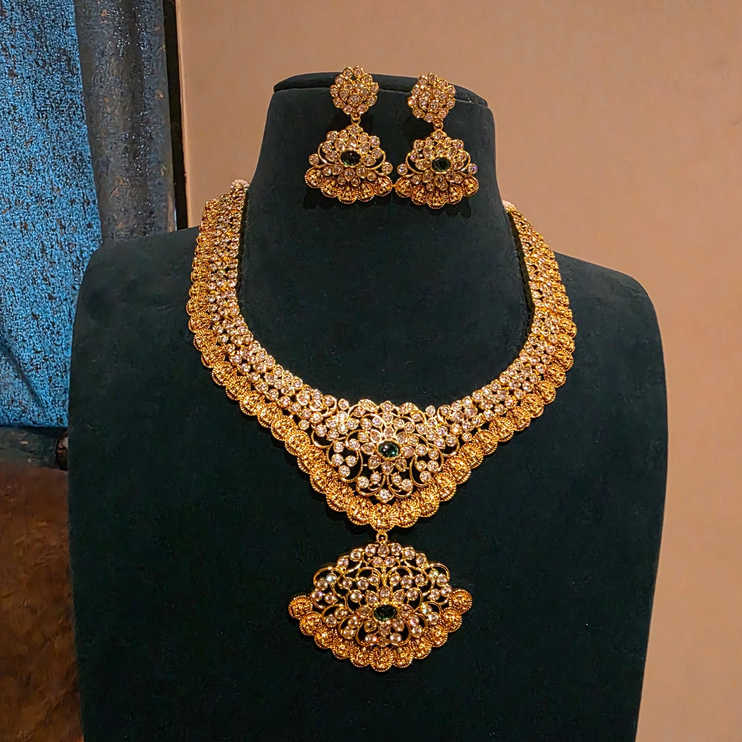 Ramya- short ad and kasu neckset