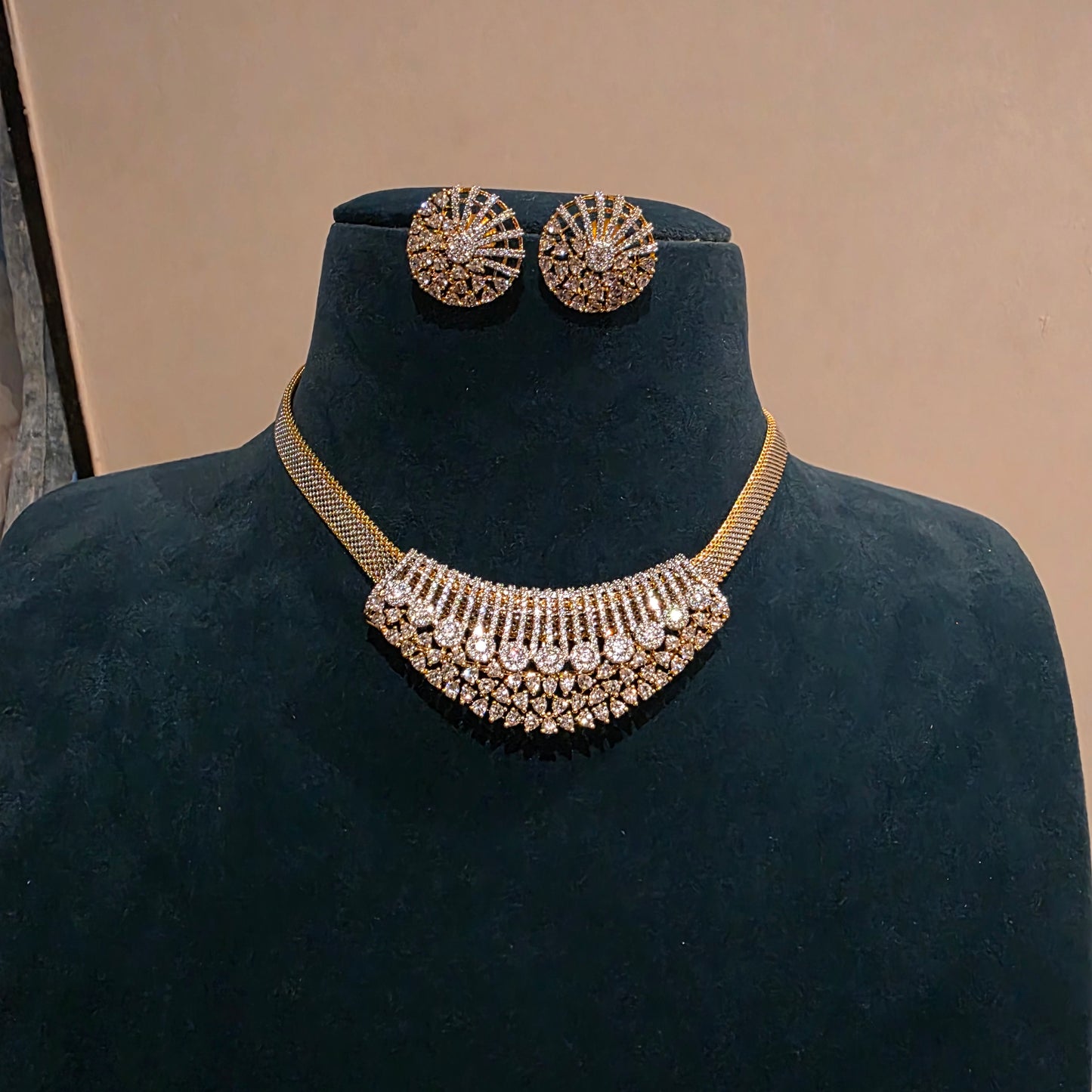 Divya dazzel- diamond look alike pendant set with chain