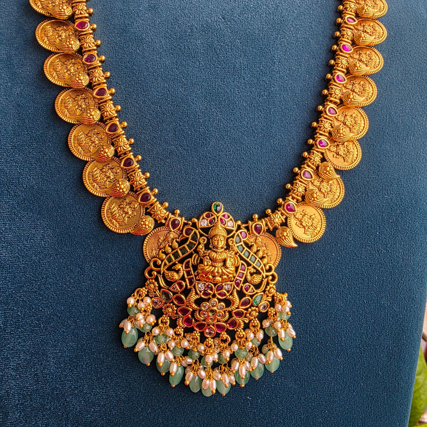 Vaidehi- antique gold finidh lakdhmi kasu with mango motifs haram