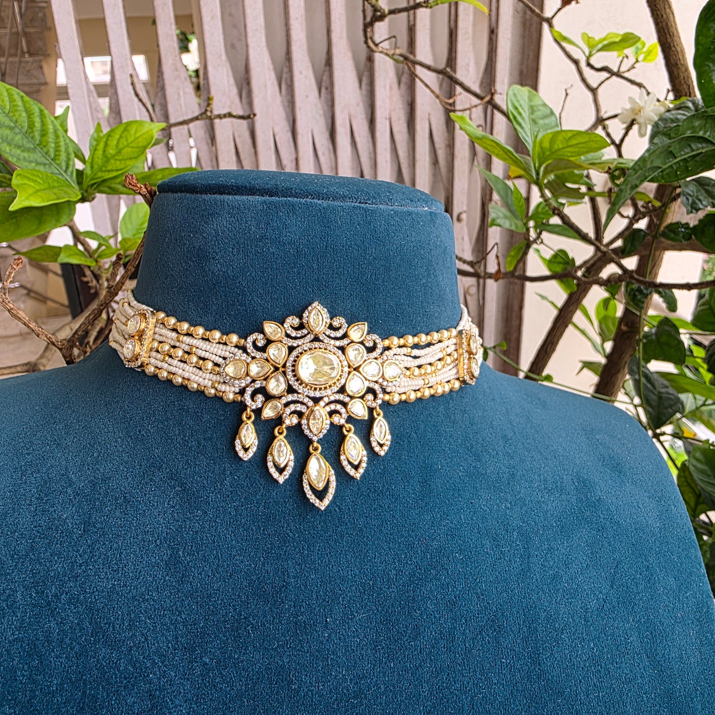 Amyra- pearl and polki choker